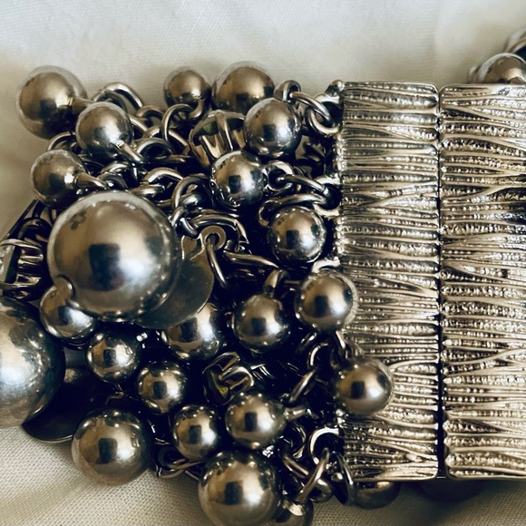 Tracy, Lynn chunky magnetic bracelet - Picture 7 of 11